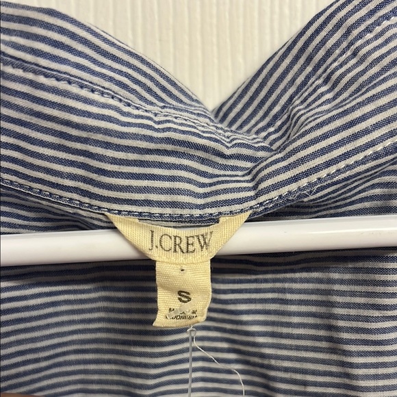 J. Crew Casual Button Down Shirt in Light Blue-Gray Relaxed Fit - Picture 2 of 4